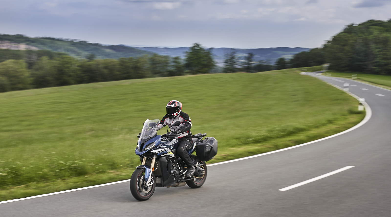 BMW S 1000 XR vs Suzuki GSX 1000 GX